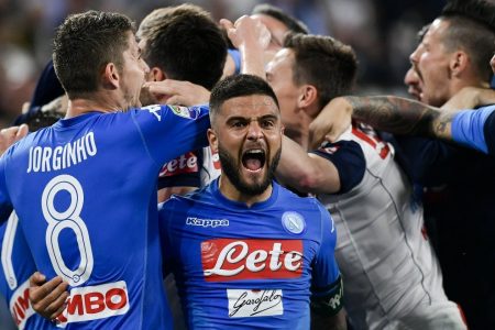 I calciatori del Napoli esultano per la vittoria