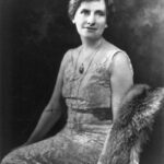 Fu la prima politica statunitense: chi era Nellie Taylone Ross? Cosa fece?