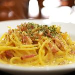 Si macina sulla pasta alla carbonara: le diverse tipologie di pepe e proprietà